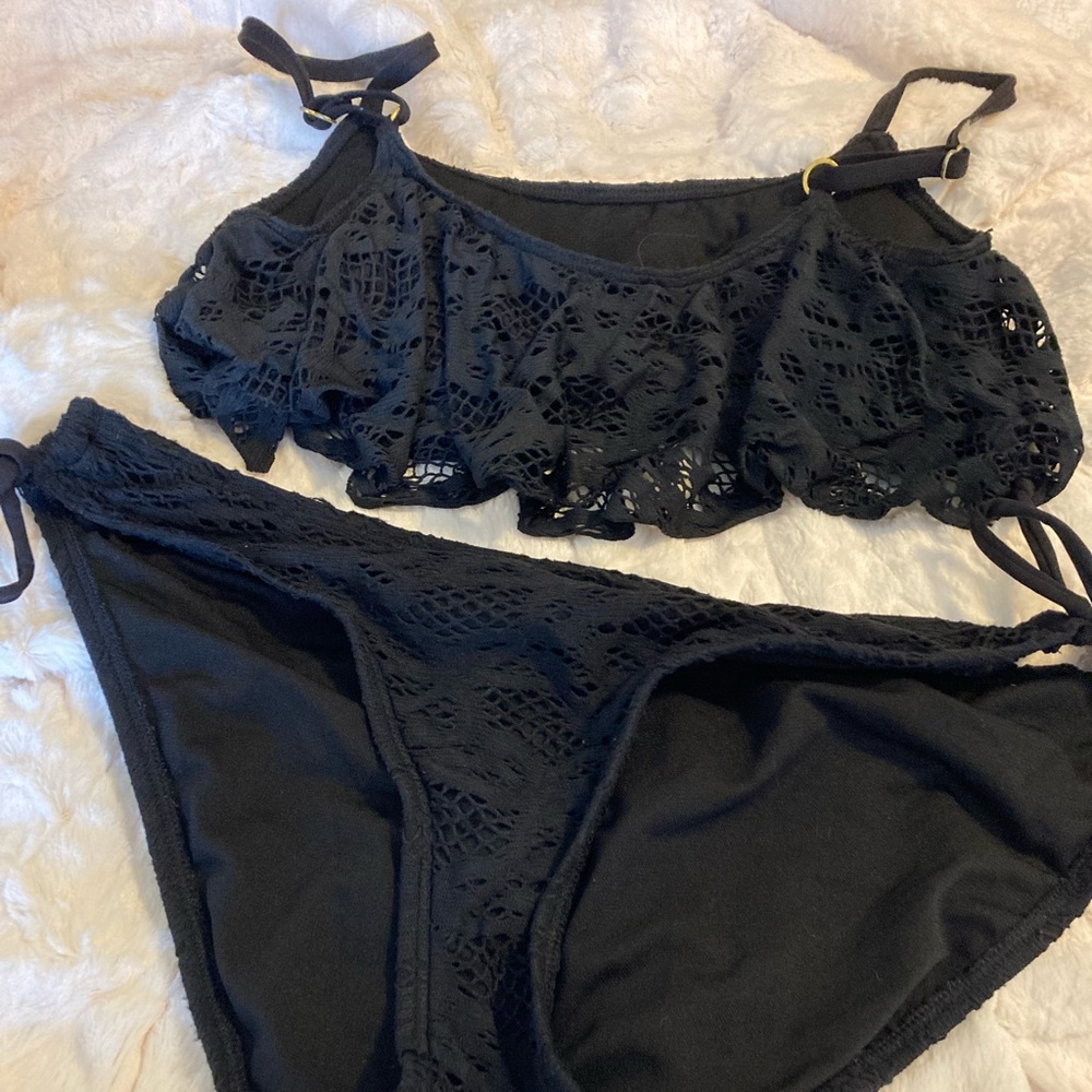 Kenneth Cole Reaction women’s suit black lace top M and bikini bottom large.